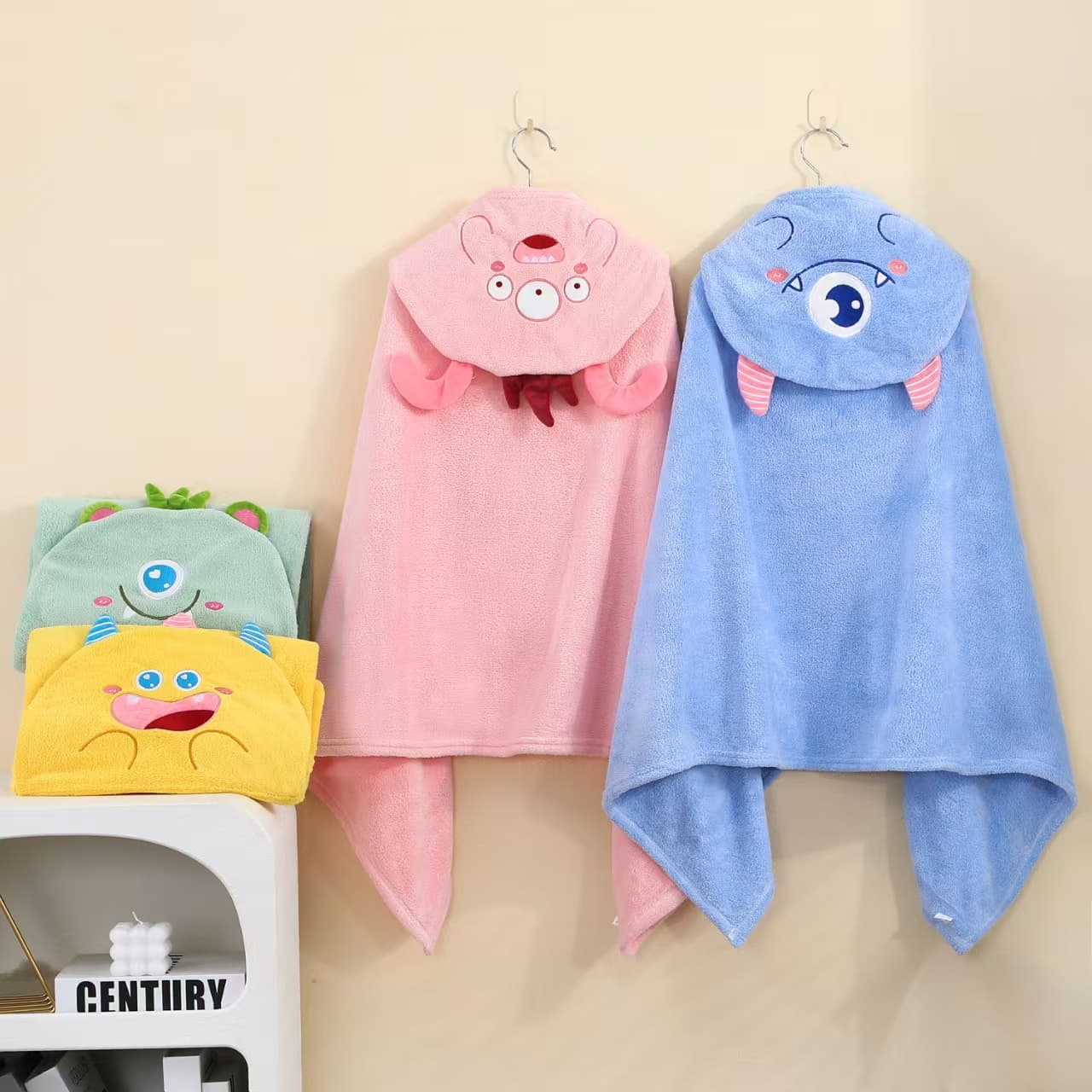 New Coral Velvet Children's Bath Towel Hooded Cloak Thickened Baby Wearable Bathrobe Absorbent Cartoon Hooded Bath Towel