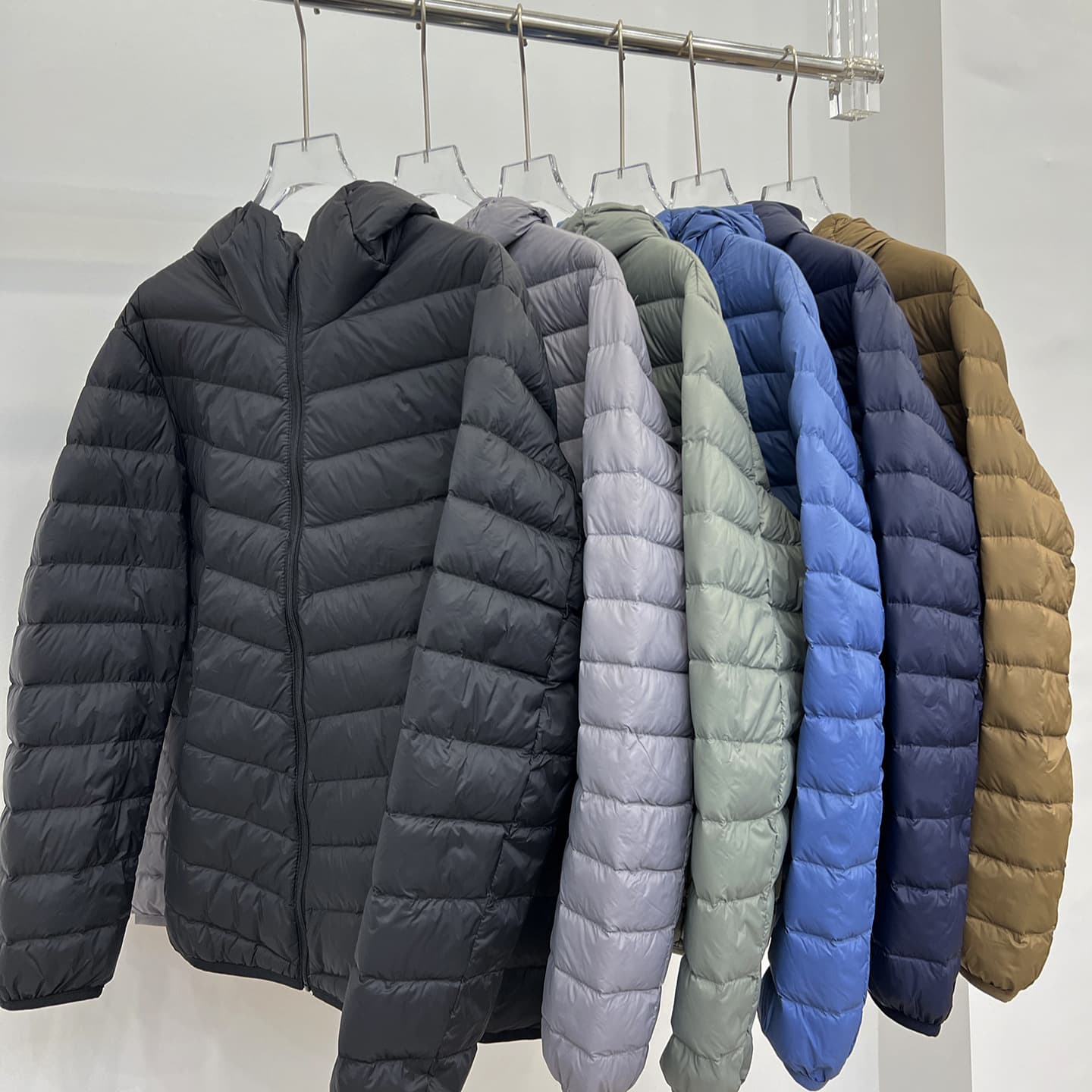 Men's Lightweight Down Jacket Short 2025 Winter New Hooded Portable Casual Fashion Warm Versatile Coat