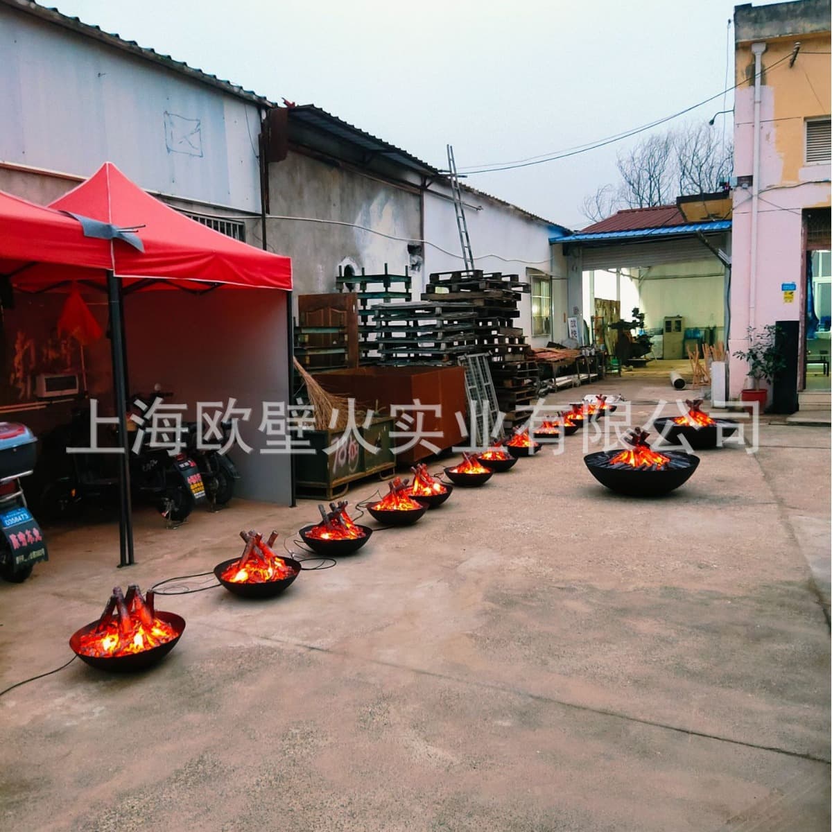 Jingzhou Fantawild Theme Park Outdoor Rainproof Fuxi Fireplace Fire Pit, Electronic Simulated Wood Charcoal Fire Basin