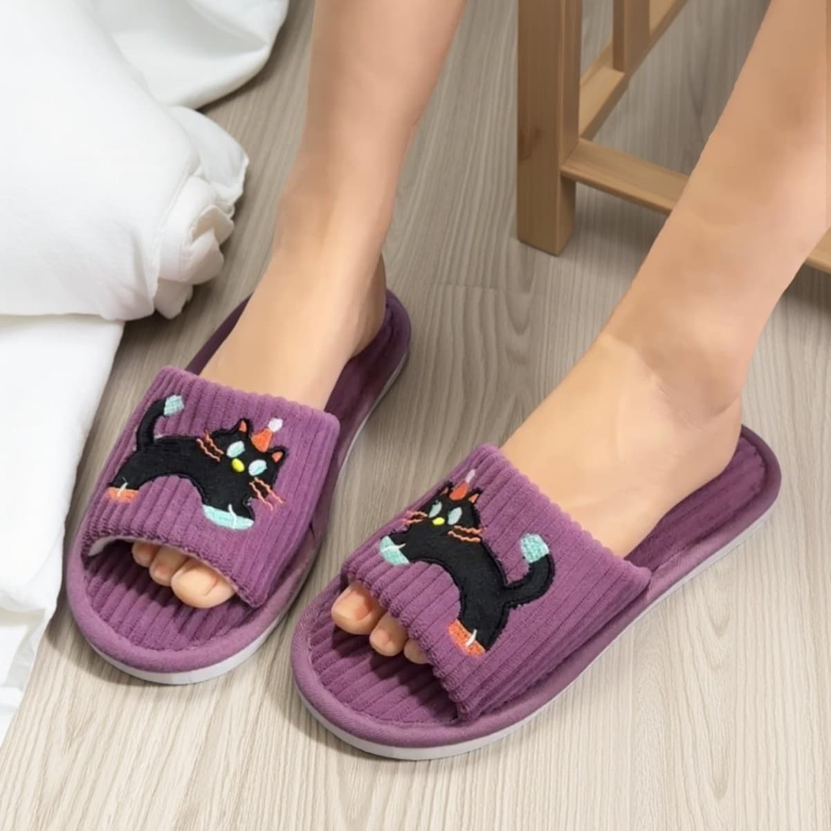 Factory Direct Supply New Cartoon Cat Slippers for Women, Indoor Home Use for Spring, Summer, Autumn, and Winter, Anti-Slip Wholesale