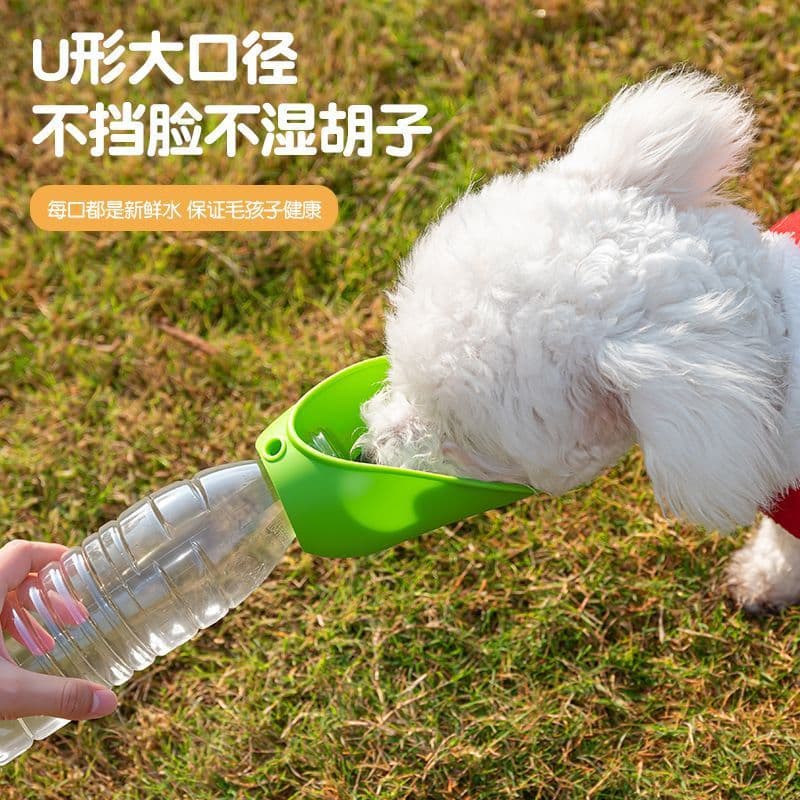 Portable drinking water artifact for pets, dog outing water cup, tumbler water feeder, replaceable bottle, walking dog, outdoor drinking water