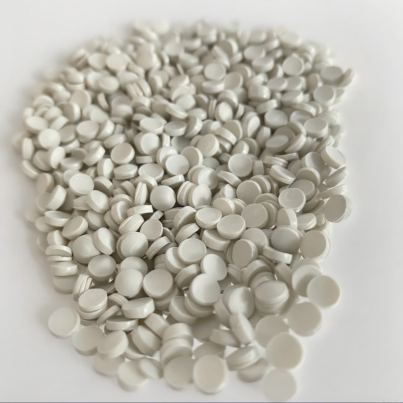 Gaoxin CPVC injection molding pellets, quality assured, one-stop export service, high strength, high flow technology.