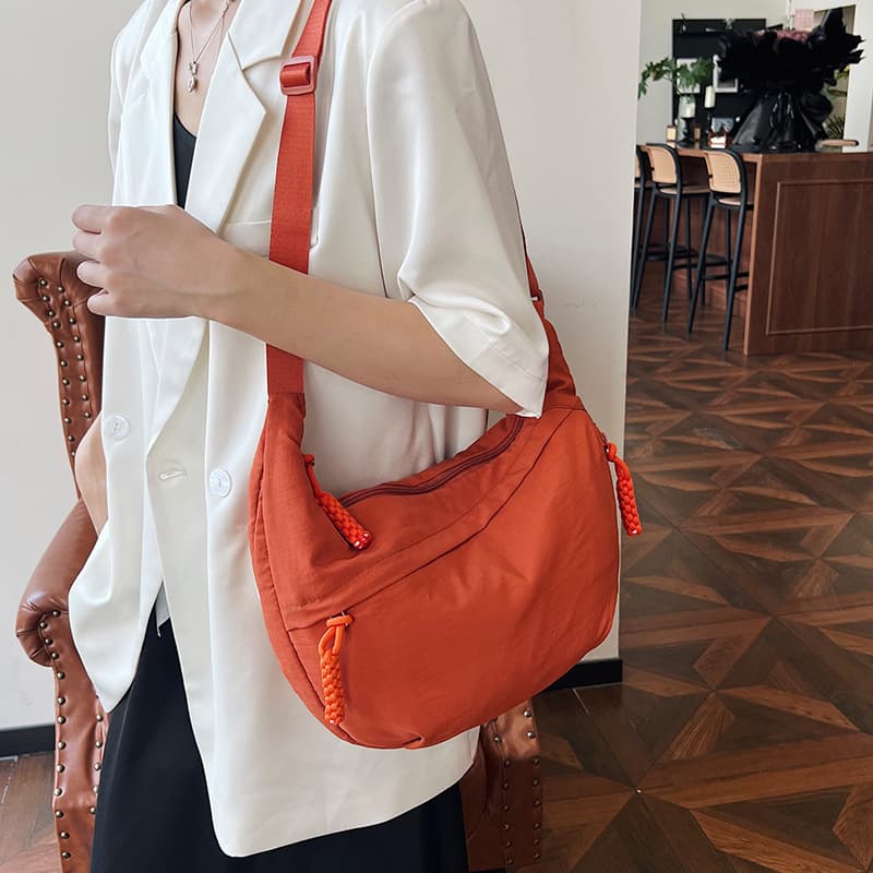 Cross-border new popular nylon cloth crossbody bag for women 2025 new casual one-shoulder student class commuting dumpling bag