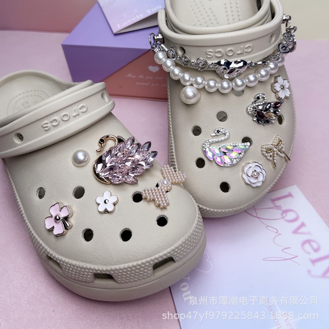 Crocs DIY accessories removable jewelry shoe flowers acrylic pearl metal accessories light luxury decorative small gifts