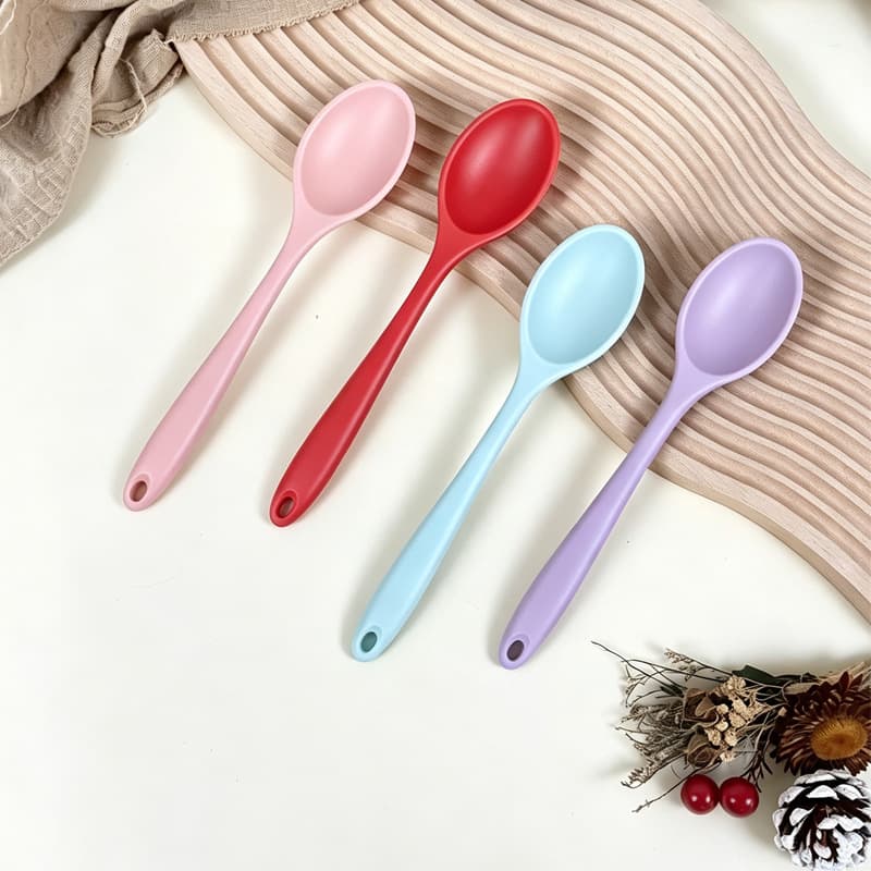 Cross-border silicone spoon small solid color spoon children's food supplement tool mini small spoon rice spoon salad spoon