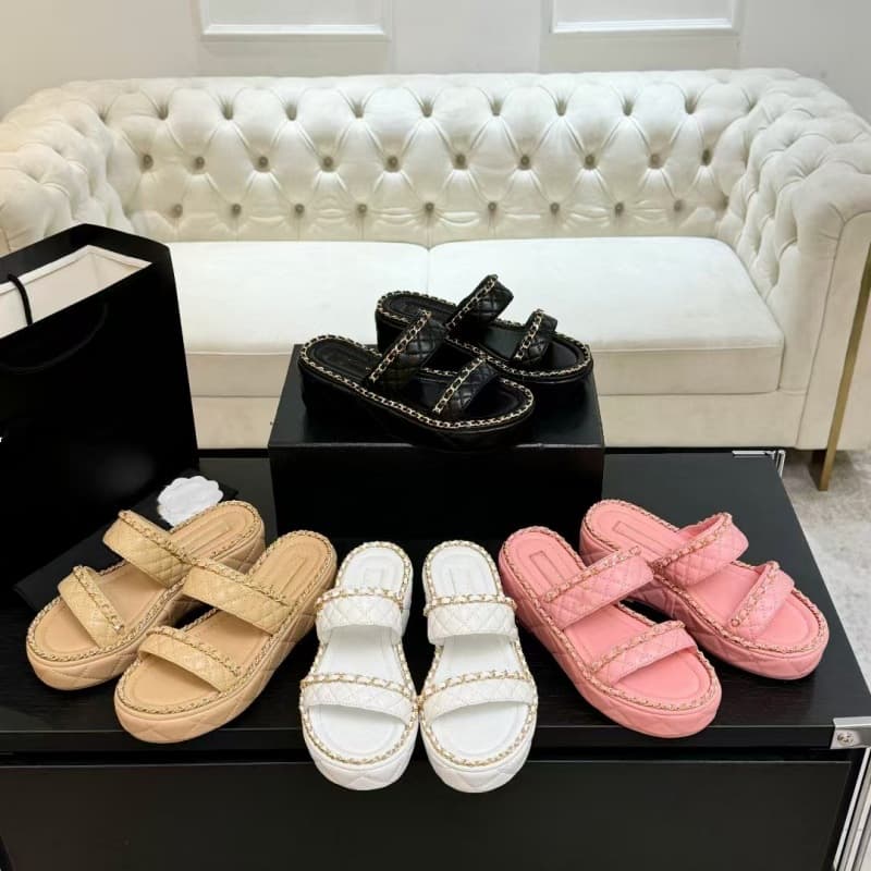 High Version Xiaoxiang Summer Chain Slippers Women 2025 New Flat Thick Sole Wedge Heel One-Strap Genuine Leather Sandals