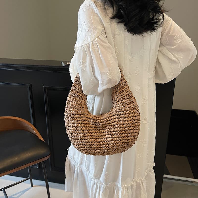 2026 New Casual Woven Bag Beach Vacation Style Straw Bag Solid Color Crescent Handbag Beach Bag Wholesale