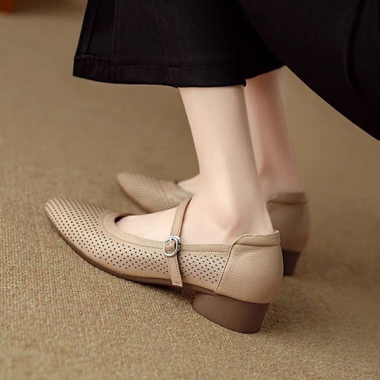 Soft Leather Hollow Leather Shoes 2026 Summer New Style One-Strap Soft Sole Vintage Mary Jane Shoes for Mom Single Shoes Hole Women's Shoes