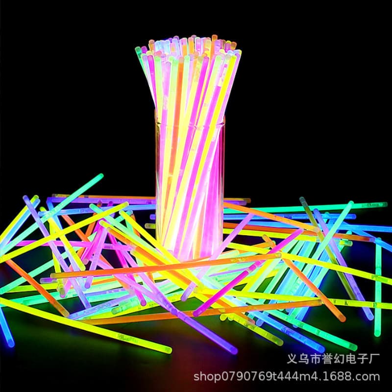 Bucket-pack glow sticks, outdoor children's luminous dance sticks, disposable rainbow glow stick toys wholesale.