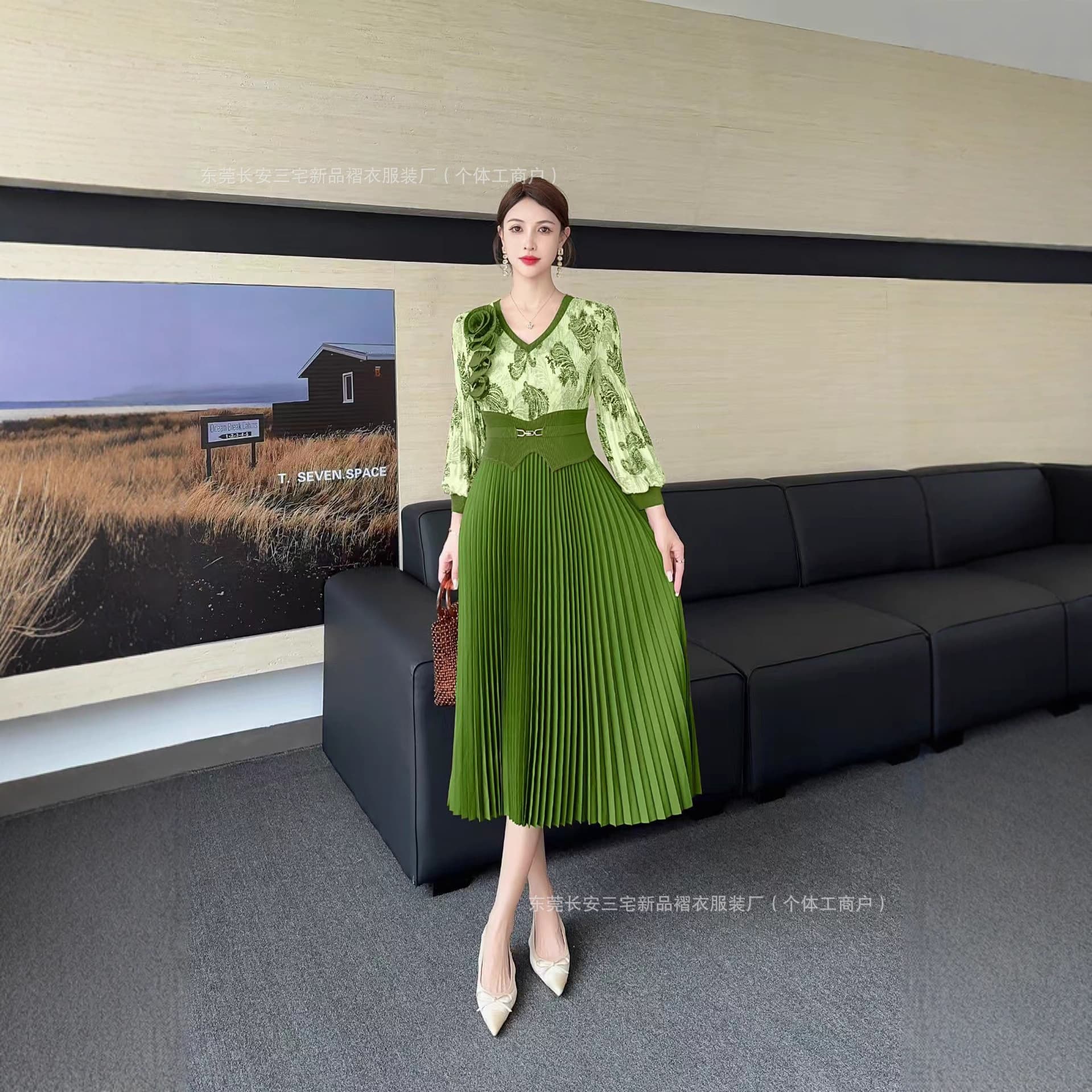 Miyake factory directly supplies 2025 new autumn style small fragrant style mid-length printed fake two-piece dress