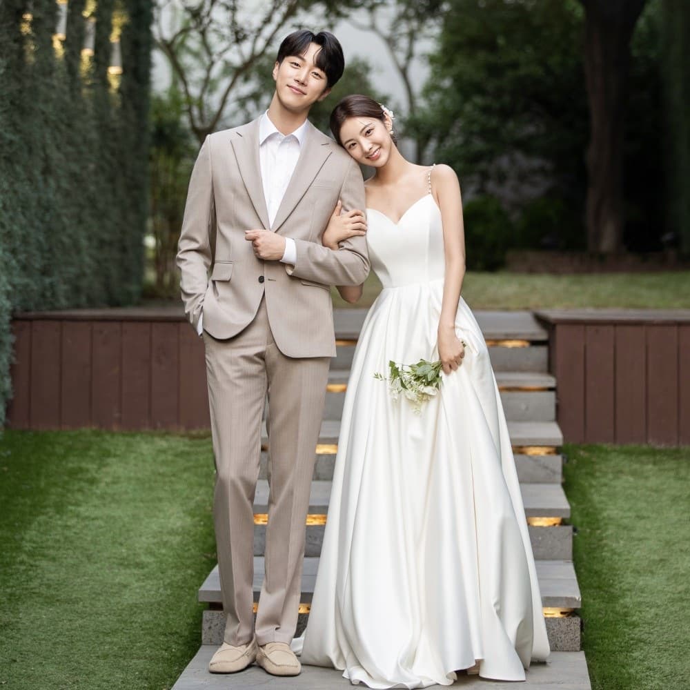 Forest-inspired Simple Strapless Wedding Dress 2026 New Style Bride Travel Photography Satin Light Wedding Dress Engagement Registration Certificate Little White Dress