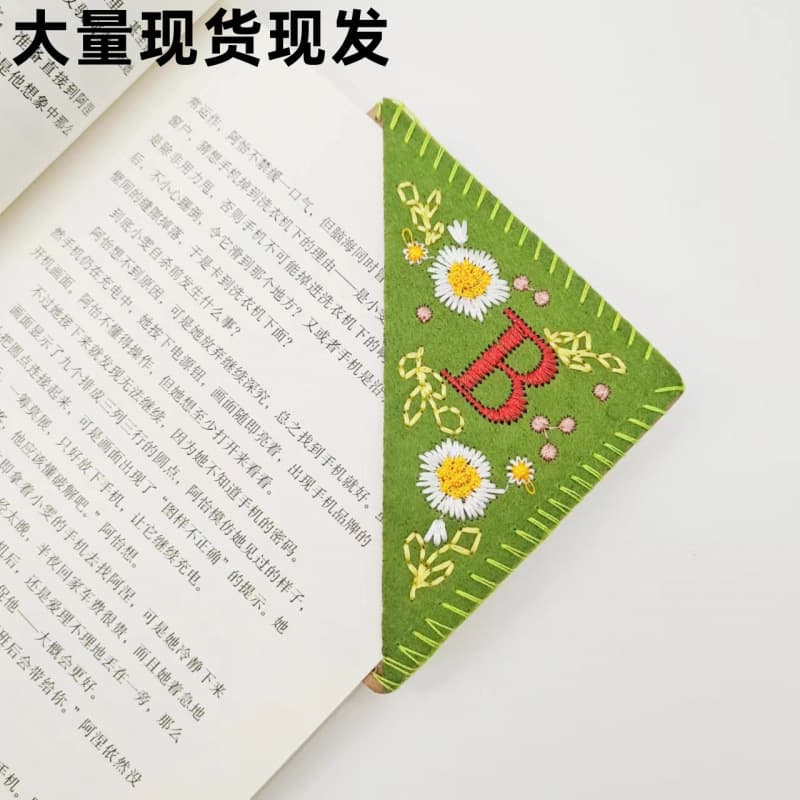 Chinese Style Spring Summer Autumn Winter Hot Selling Fabric National Style Personalized Hand-Embroidered Bookmark Felt Triangle Marker Bookmark
