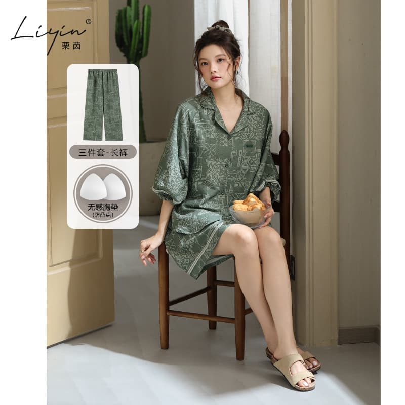 Li Yin's niche design bubble cotton women's pajamas with breast pads, summer short-sleeved three-piece home wear set for going out