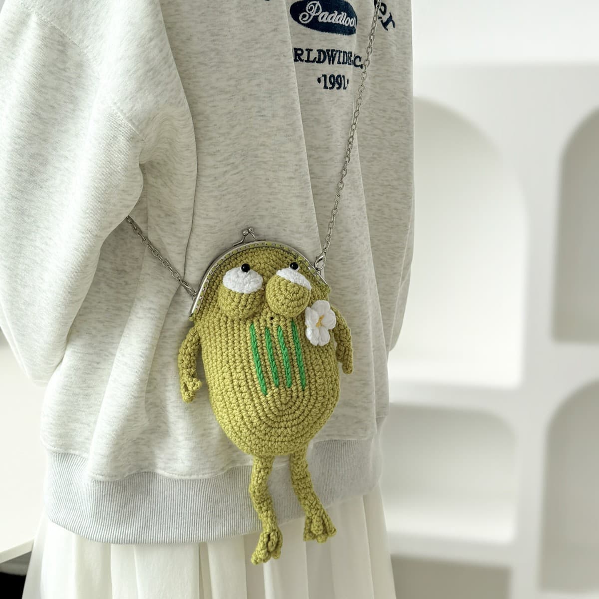 Cute cartoon frog woven bag niche design chain shoulder crossbody mobile phone bag lipstick bag children's coin purse