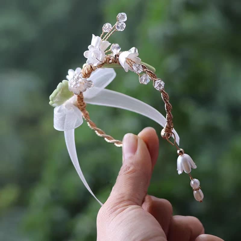Bride wedding wrist flower bridesmaid bracelet flower lily of the valley hand flower sister group bellflower bracelet high-end original