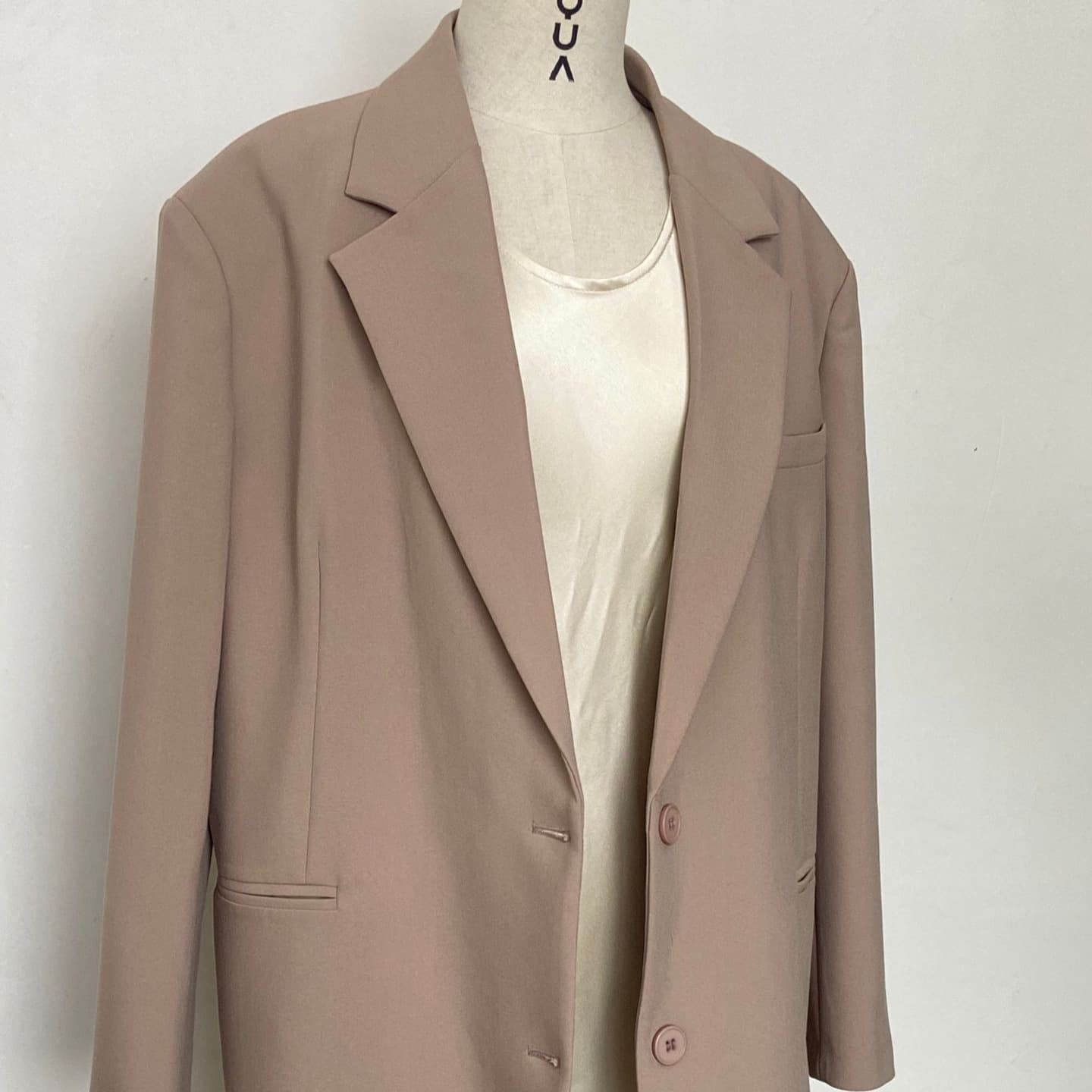 2026 New Early Spring Loose Shoulder-Expanding Short Blazer, Nude Pink Gentle Oversized Blazer Finish