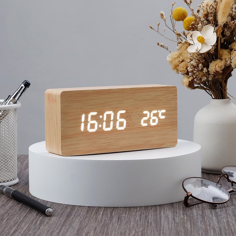 Digital LED wooden electronic clock, student-specific alarm clock, wake-up artifact, children's snooze digital display desk clock wholesale