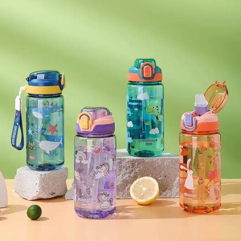Children's straw water cup for school, high-looking portable outdoor cute cartoon children's water cup with pop-up lid plastic cup