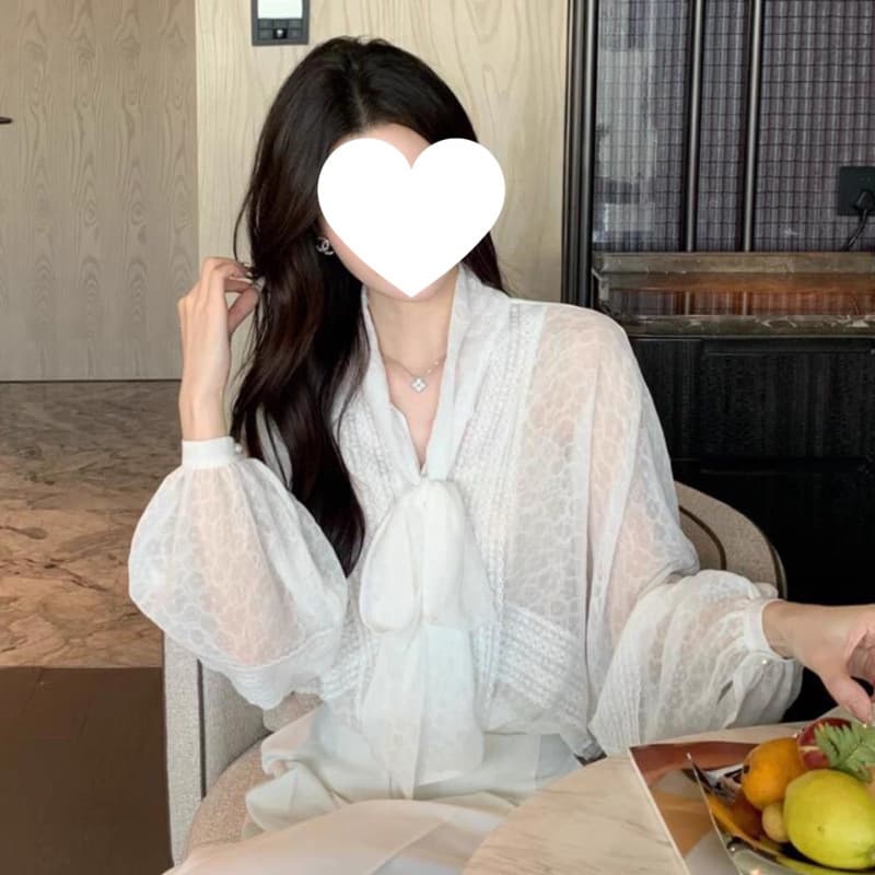 White Tie-Waist Long-Sleeve Chiffon Blouse for Women, French High-End Gentle and Elegant Chanel-Style Loose Slimming Top for Autumn