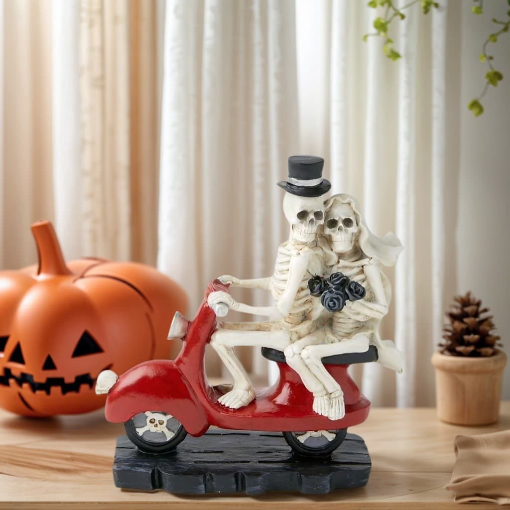 Cross-border Halloween skeleton couple riding motorcycle ornaments home decoration funny atmosphere skeleton resin decoration