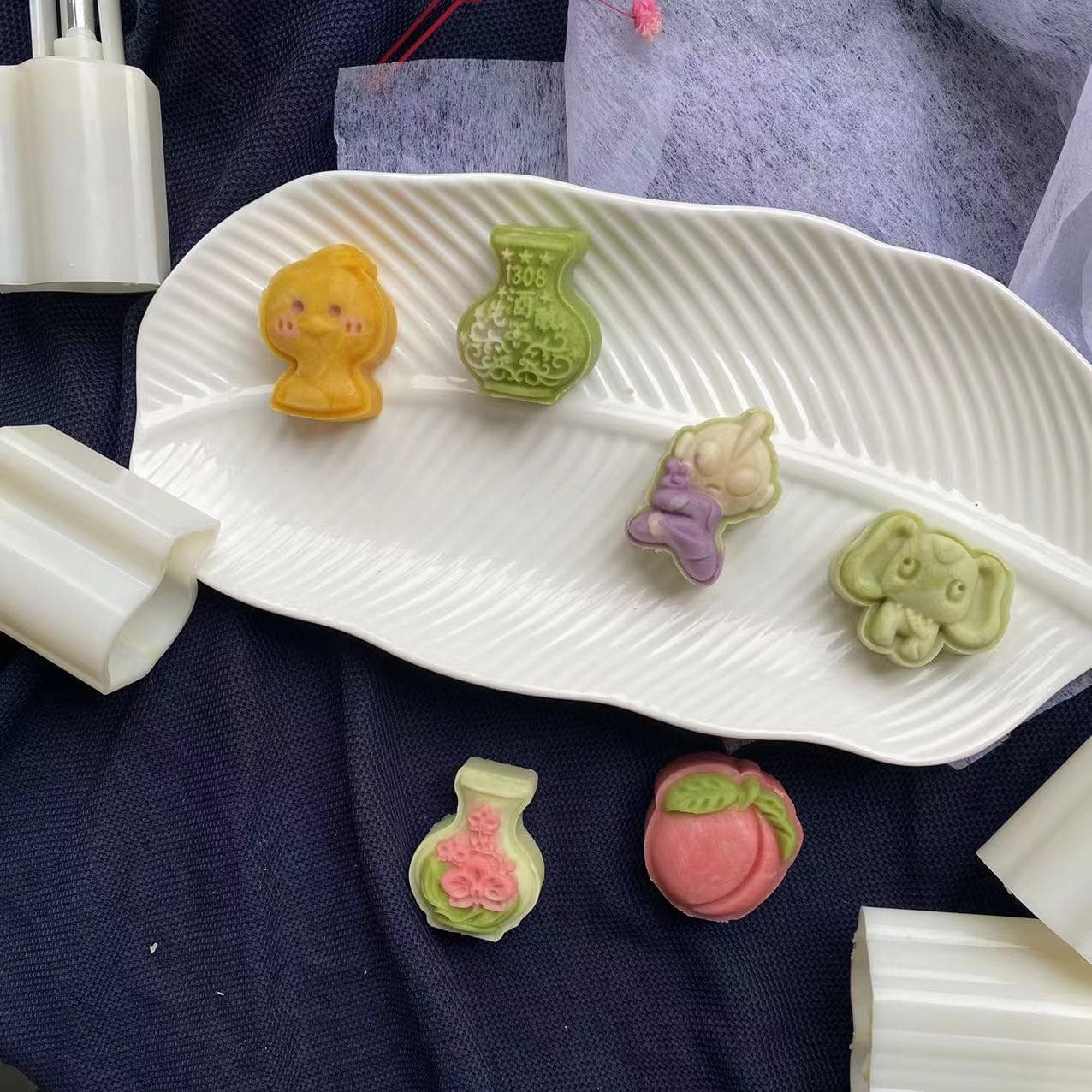 25g Small Mooncake Mold Cartoon Ultraman Wine Bottle Cute Mini Mooncake Ice Skin Mooncake Mold DIY