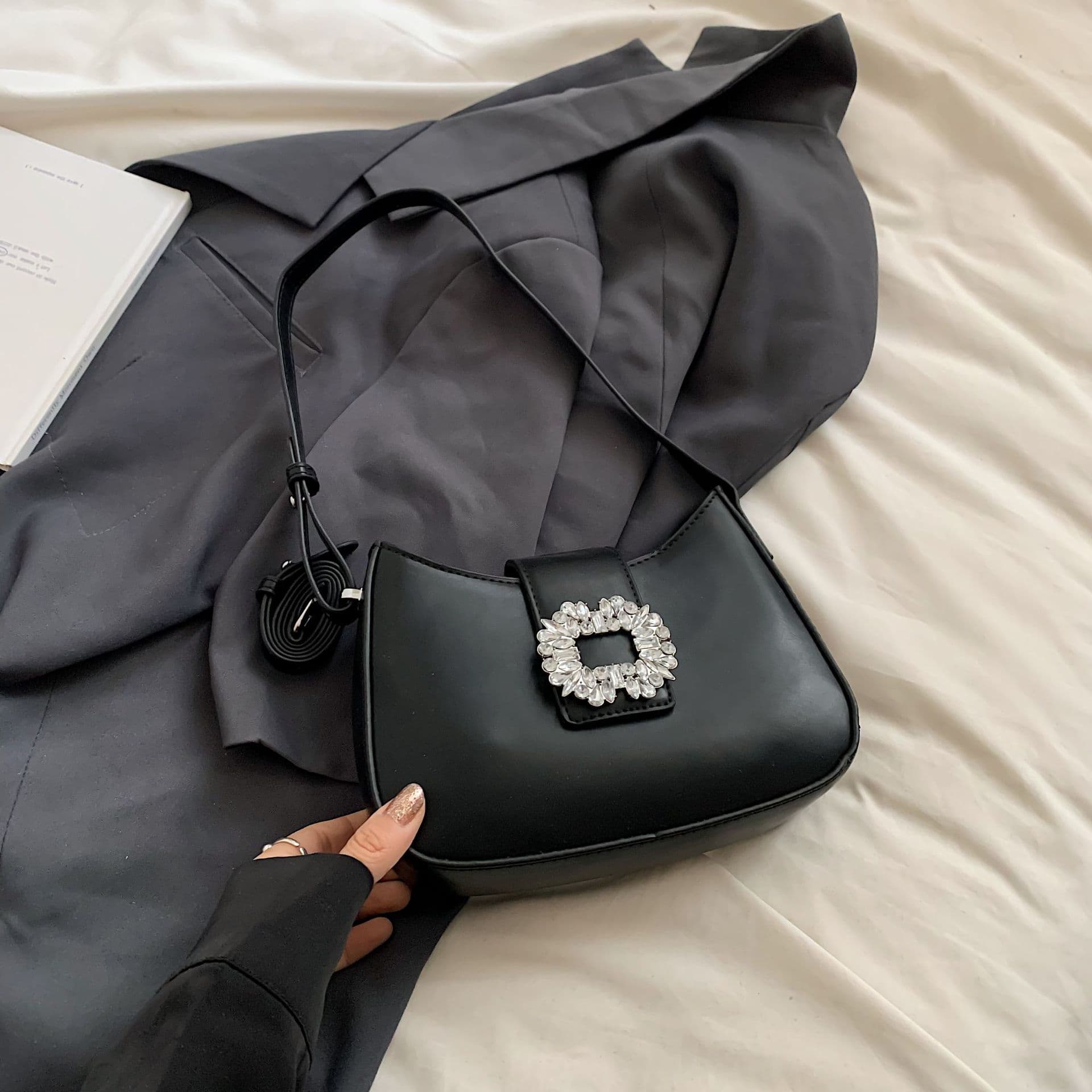 Korean Style Fashion Underarm Bag for Women 2025 New Trendy Niche Textured Baguette Bag Personalized Trendy Single Shoulder Crossbody Bag