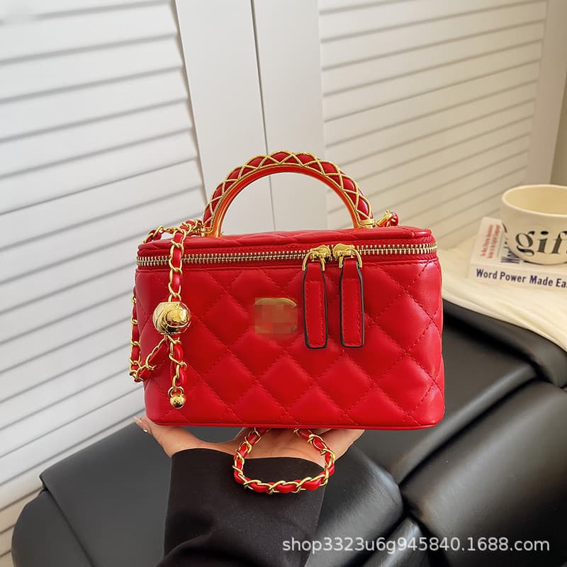 Women's Small Chanel-Style Chain Box Bag 2026 New Embroidered Diamond Pattern Fashion Crossbody Gift Box Bag