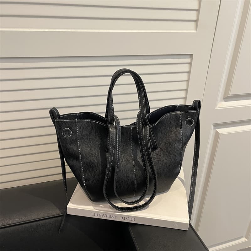 Winter Niche Casual Tote Bag for Women 2025 New Large Capacity Wing Bag Versatile Commuter Underarm Bucket Bag