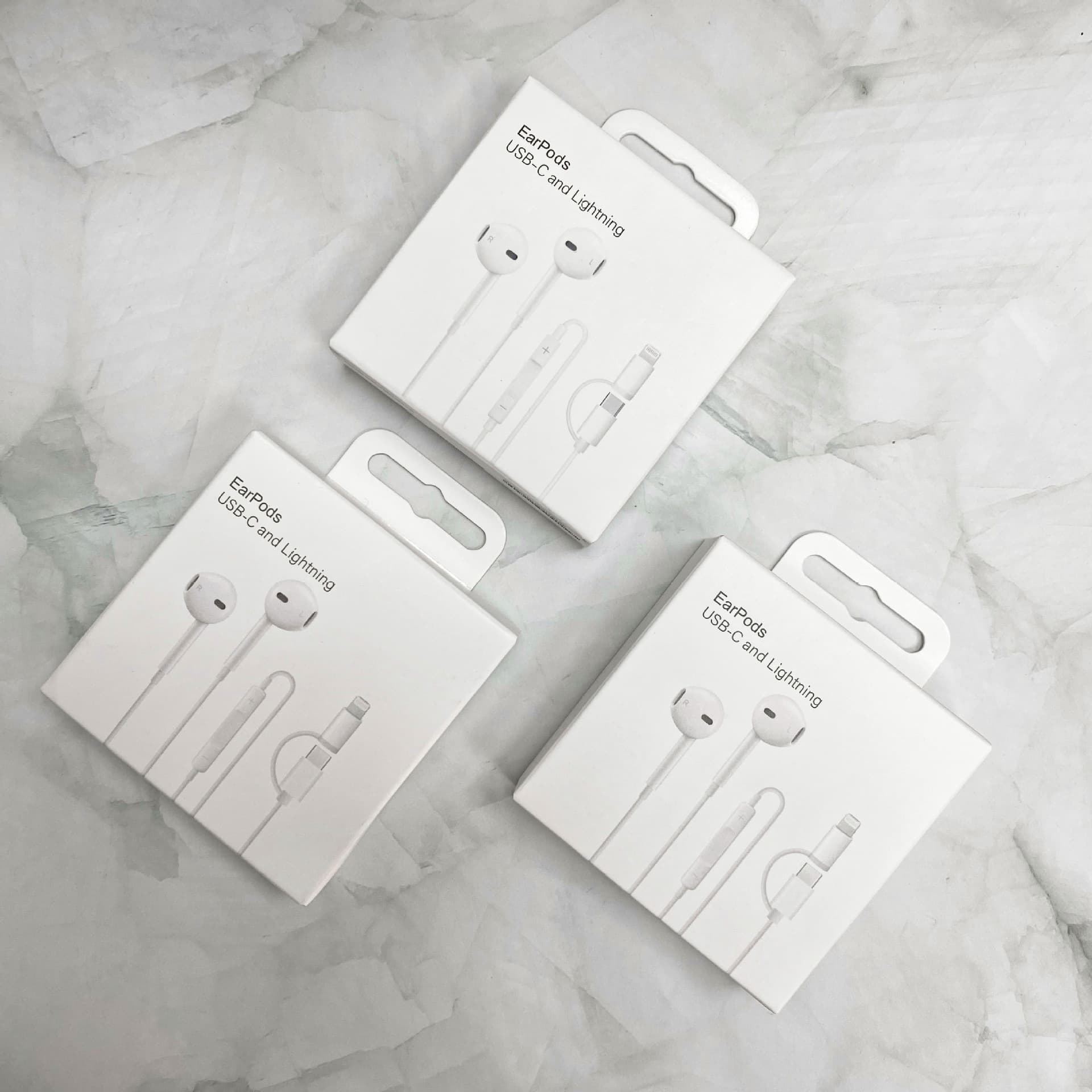 New Apple 17 one-for-two earphones packaging box in-ear type-c two-in-one wired earphones paper box in stock