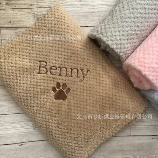 etsy cross-border embroidery pet blanket cat pineapple check flannel embroidered blanket sofa cover blanket air conditioner