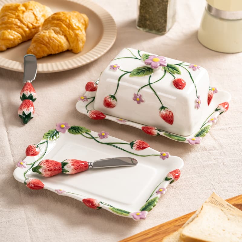 Ceramic butter preservation jar Western restaurant cheese cheese box strawberry heavy industry hand-painted relief underglaze color butter box