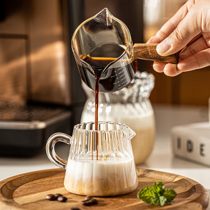Wooden Handle Coffee Simple Milk Pitcher, High Borosilicate Glass Coffee Cup, Coffee Tool Extraction Measuring Cup, Milk Pitcher