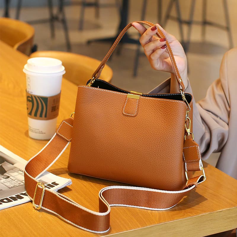 Cross-border New Top Grain Leather Women's Bag, Fashion Genuine Leather Niche Design Premium Shoulder/Handheld Bag
