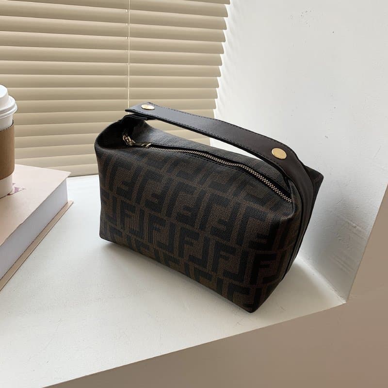 2025 New Letter Print Handheld Makeup Bag Large Capacity Portable Travel Toiletry Bag Amazon Cross-Border Hot Seller