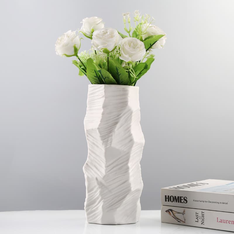 Wholesale Simple European-Style Home Accessories White and Black Ceramic Vase for Living Room Wine Cabinet Dried Flower Crafts