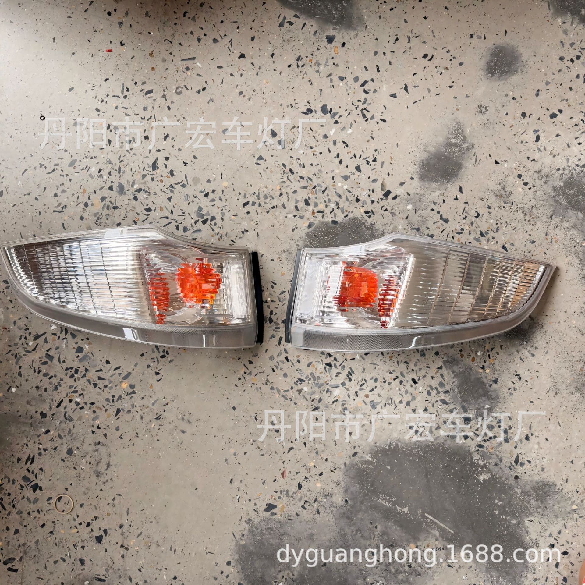 Mitsubishi FUSO Best-Selling Corner Light for Mitsubishi FUSO CANTER 2005 Model High-Quality Front Eyebrow Corner Light