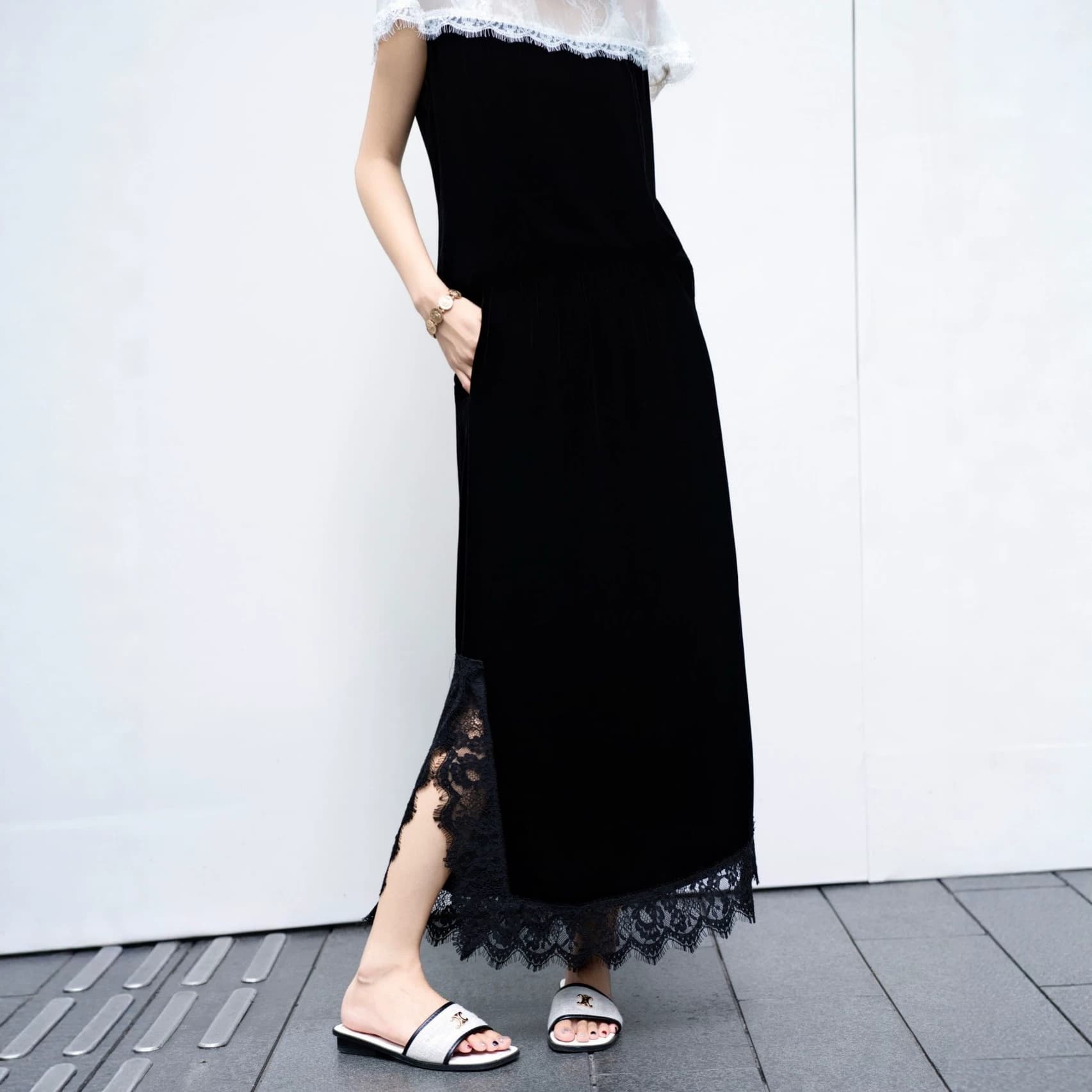 Nanyou's New High-End Silk Velvet Skirt with Lace Trim and Side Slit Design, Slimming and Versatile Style