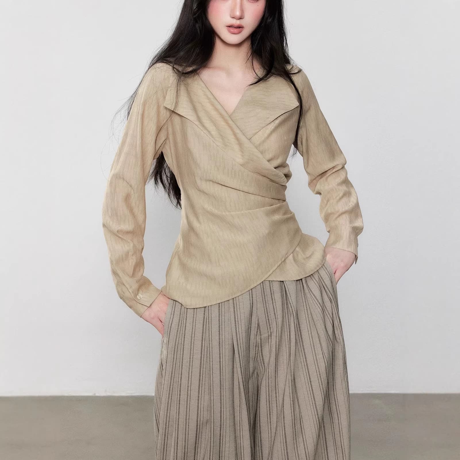 High-End Cross-Over Lapel Top with Tie-Waist Design, Slimming and Elegant Long Sleeves