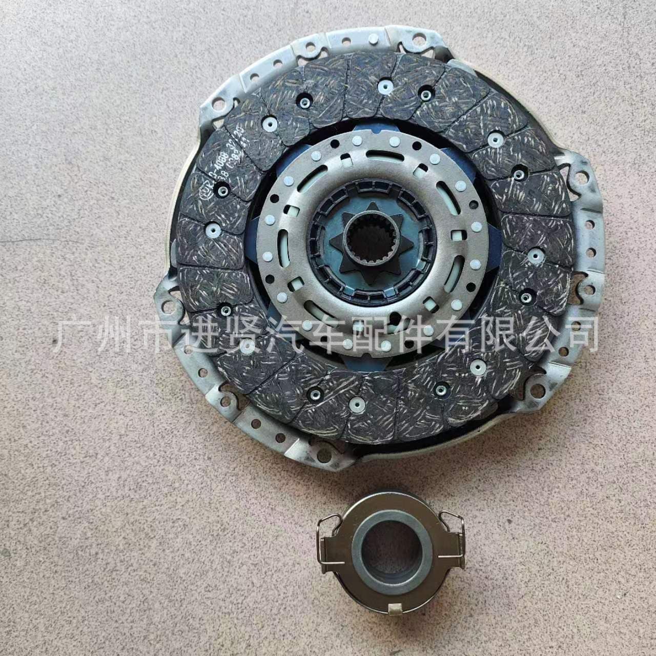31001-0R010 is a clutch pressure plate kit for Toyota RAV4.