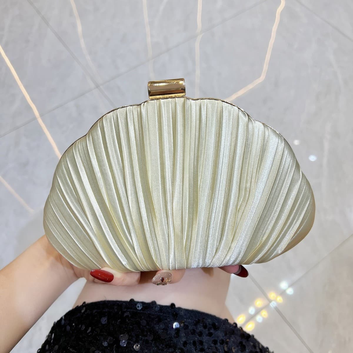 New Retro Fashion Evening Bag for Women Versatile Clutch Shell Bag Minimalist Pleated Crossbody Bag Ladies Handbag Small Purse