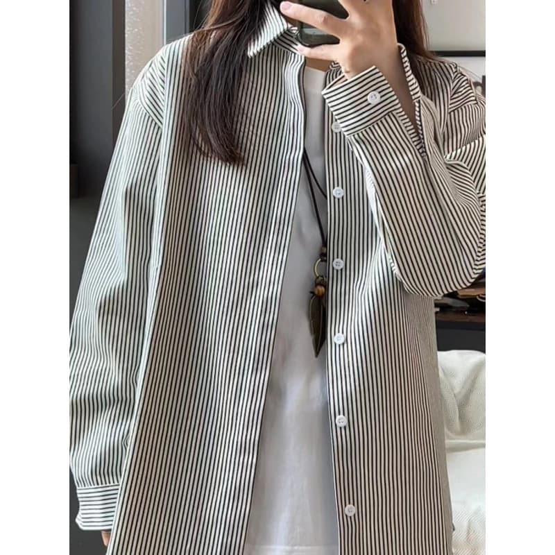 Light luxury retro style cotton gray striped shirt for women to wear loose and versatile, slim long-sleeved shirt for layering.