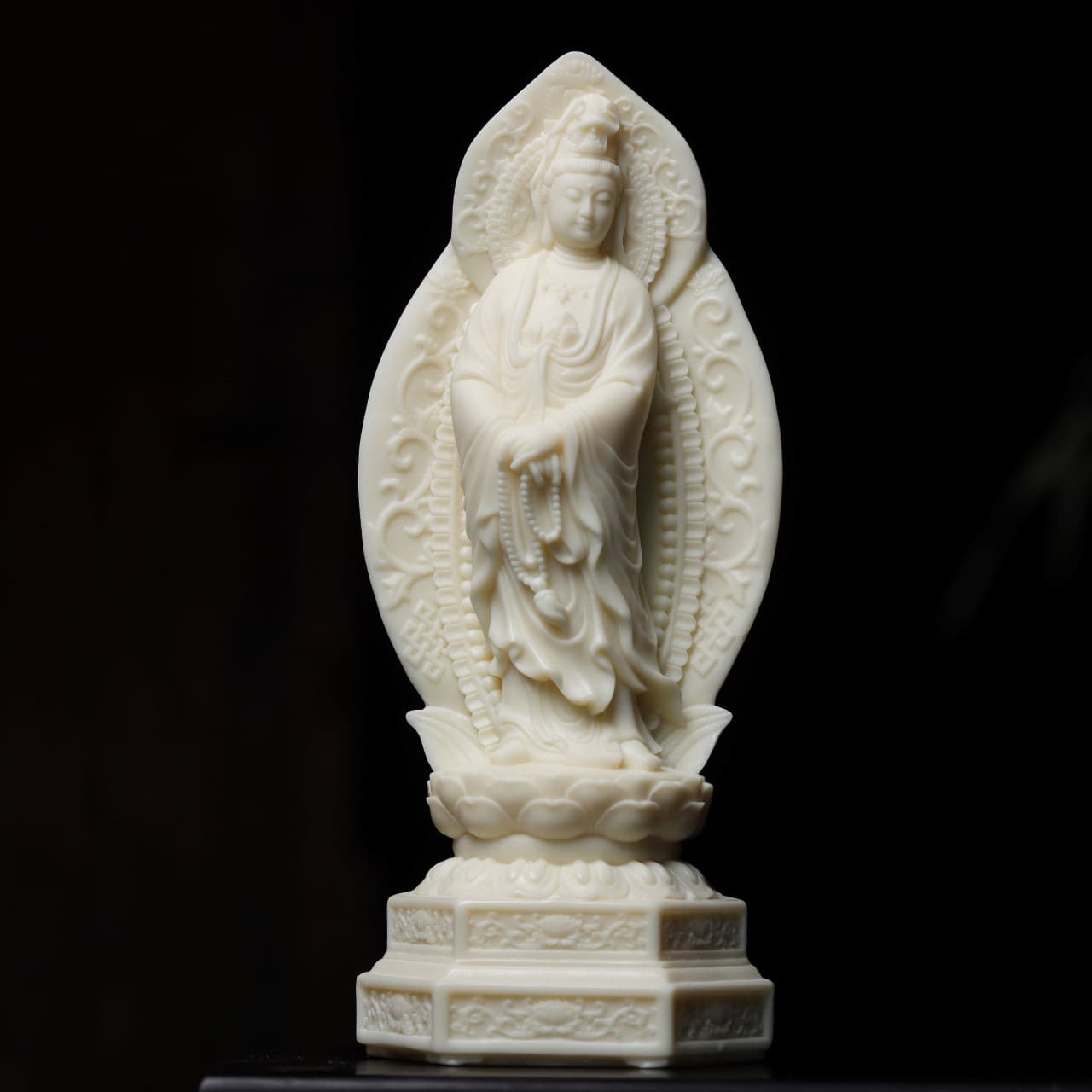 Ivory Nut Carved Lotus Prayer Beads Guanyin Buddha Statue 20*8*6.2cm Home Living Room Desktop Craft Ornament