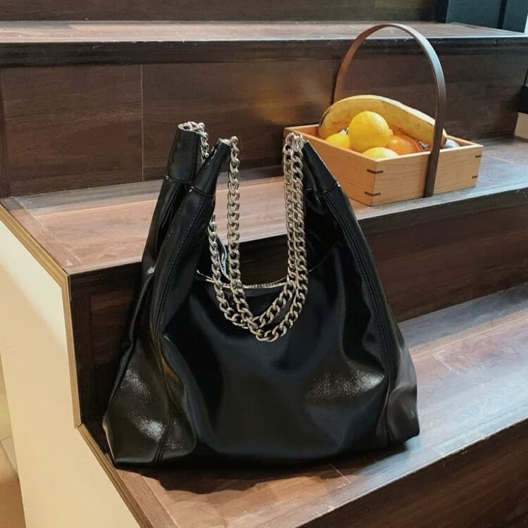 Korean-style Chain Tote Bag, Large Capacity, 2026 New Arrival, Fashionable Commuter Women's Bag, Soft Leather Shoulder Bag