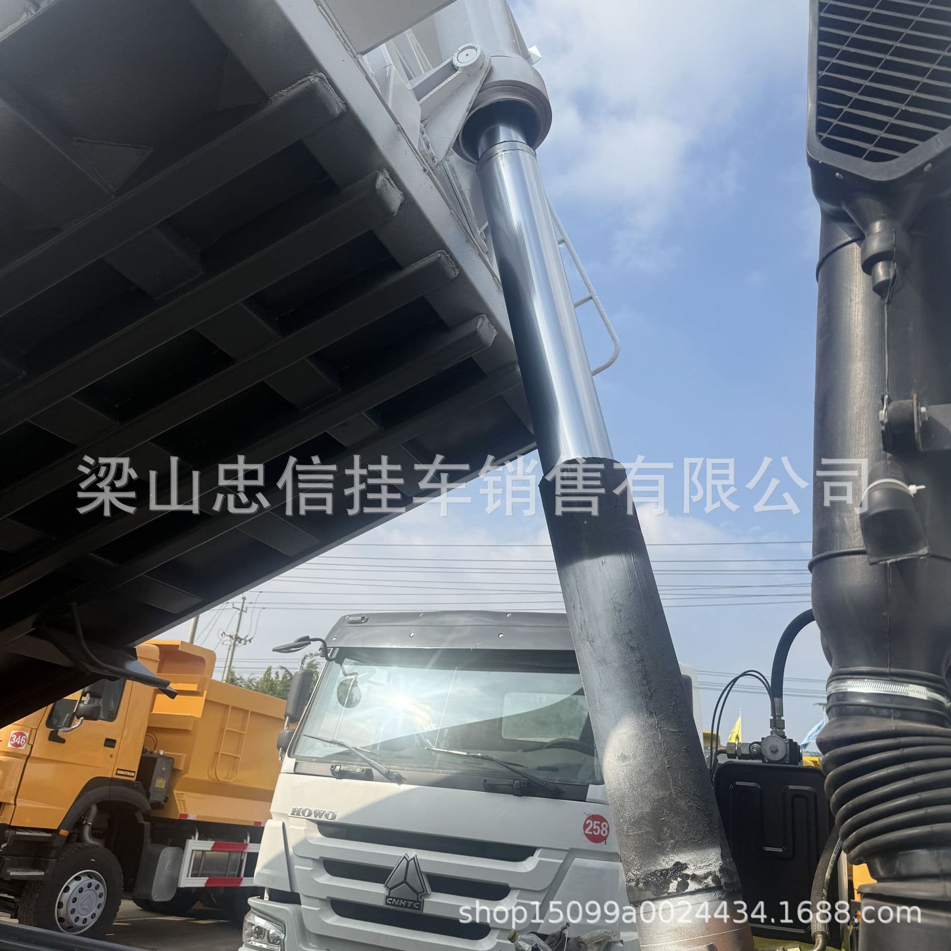 Export HOWO 6x4 White Dump Truck Engineering Vehicle Transporter Tipper Light Truck Heavy-Duty Truck