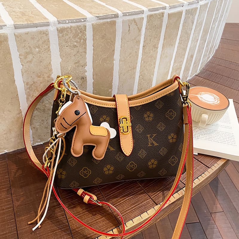 High-looking small bag for women 2026 new light luxury hobo bag, versatile retro large capacity fashionable shoulder crossbody bag