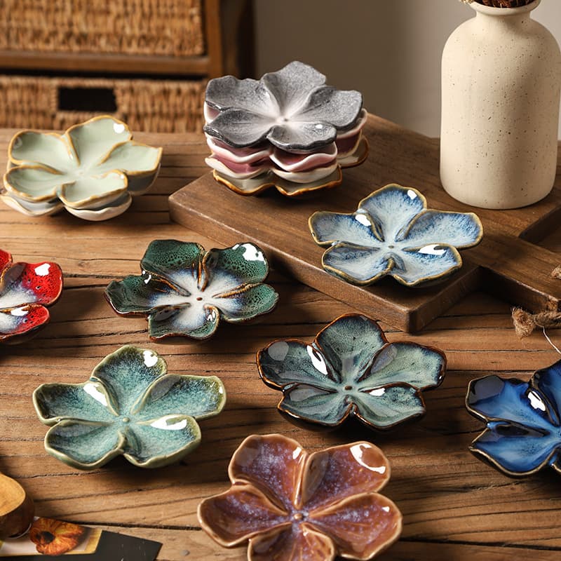 Retro Japanese kiln-glazed ceramic dish, irregular petal shape, light luxury retro creative flavor dish, dipping dish