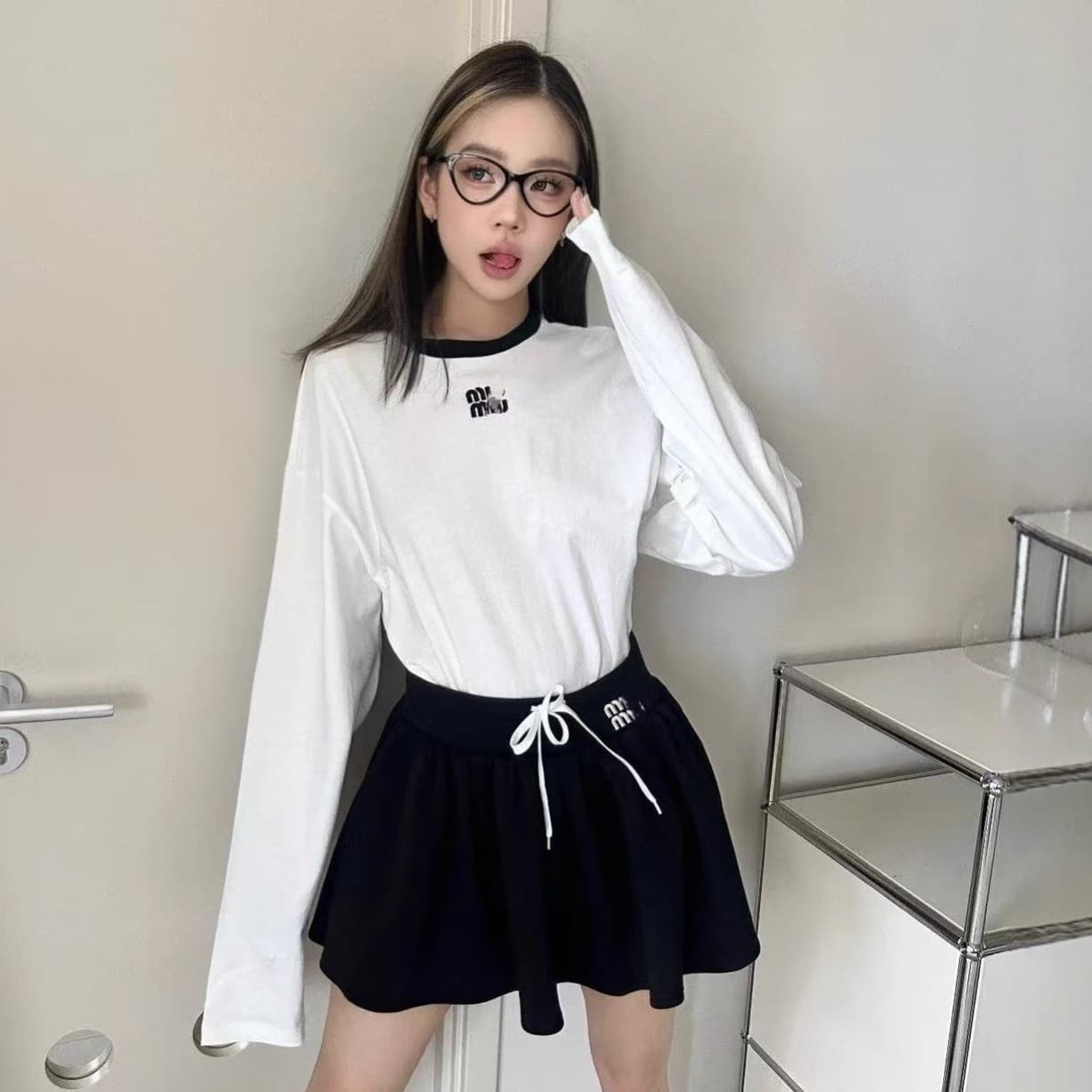 In Stock High Quality Miu Black and White Contrast Collar Long Sleeve T-Shirt New Casual Versatile Top Simple Fashion Women