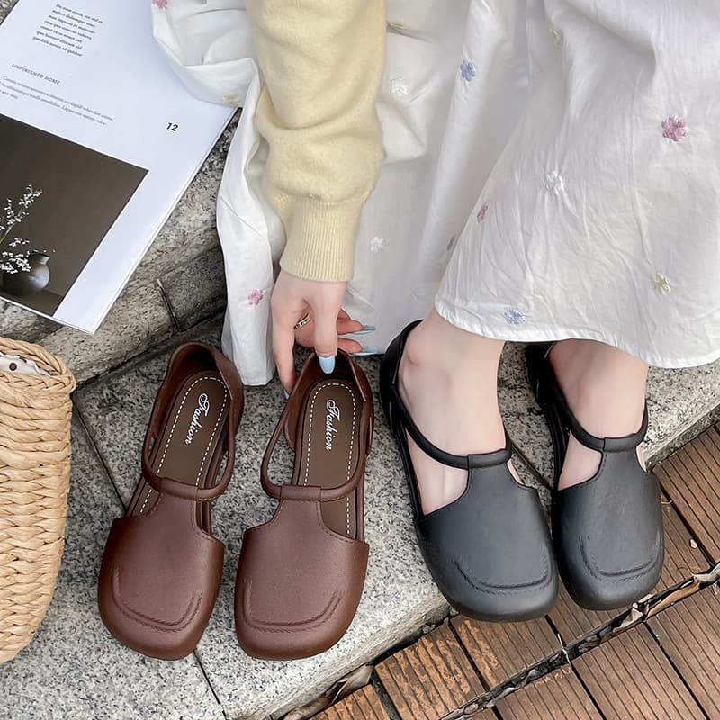 Vintage Simple Closed-Toe Hollow Out Women's Flat Wedge Sandals with One-Strap, Versatile Commuter Style, Hollow Design, Pairs with Dresses, Ins Style