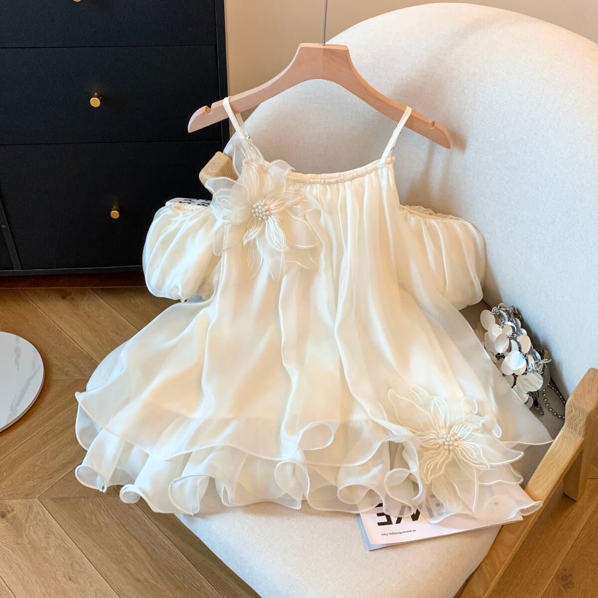 [Already shipped] Super fairy three-dimensional flower suspender women's summer pure desire, gentle style, slim top and small shirt
