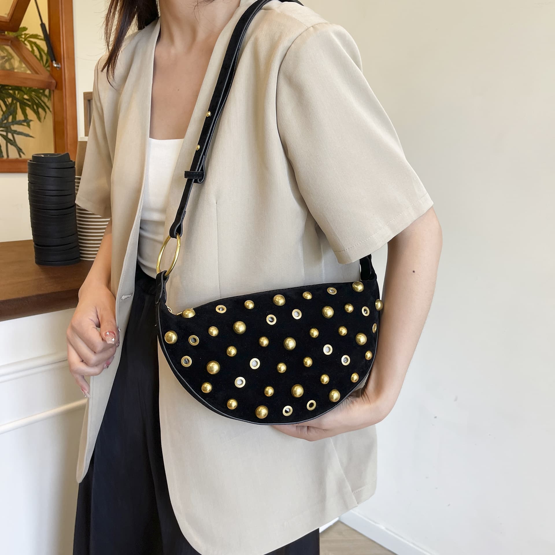 2025 New Fashion Large Capacity Horn Tote Bag Simple Artificial Oil Waxed Leather Hollow Tote Bag Shoulder Crossbody
